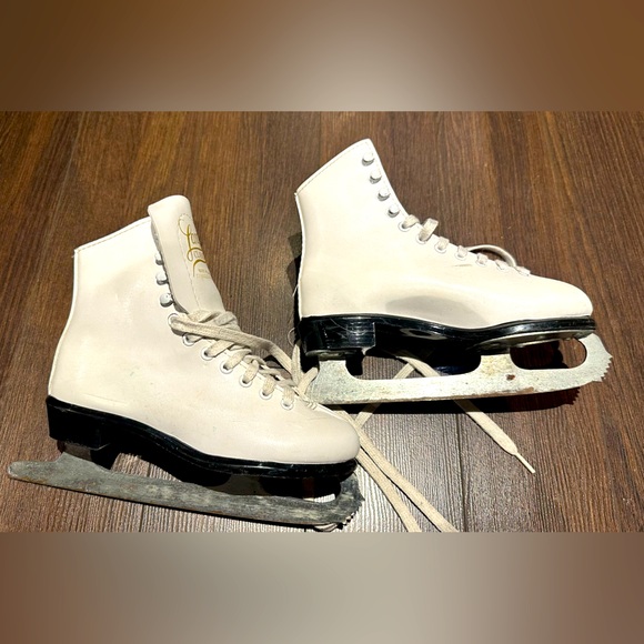 Girls white figure skates - Picture 2 of 3